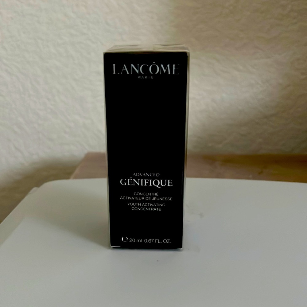 Strengths the skins protective moisture barrier for heathy and glowing skin.